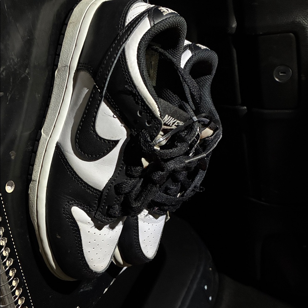 Nike Black and White Athletic Shoes - Picture 3 of 5
